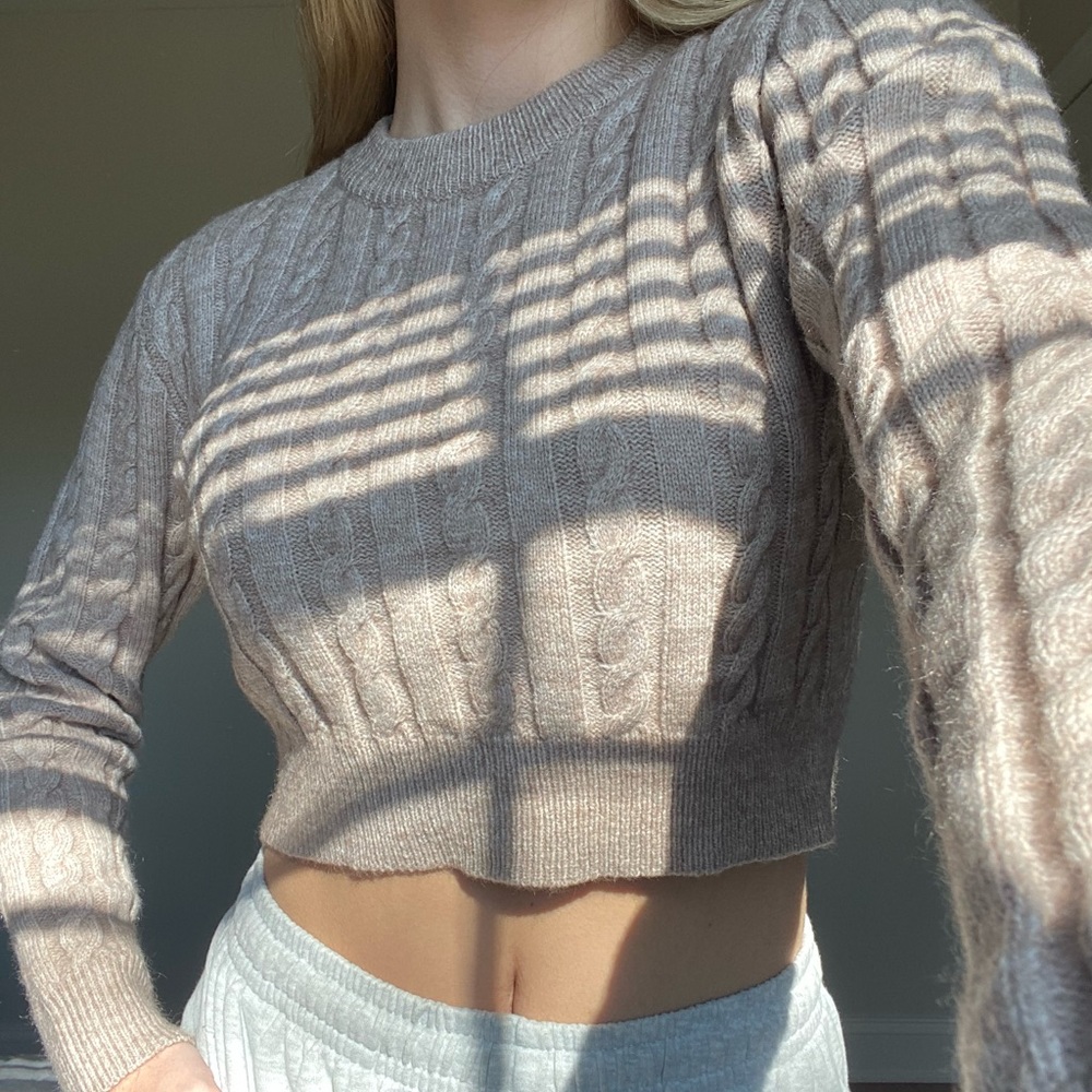 CABLEKNIT CROPPED SWEATER